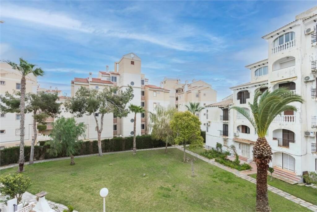 Beautiful Apartment With 2 Bedrooms Close To Beach 또레비에하 외부 사진