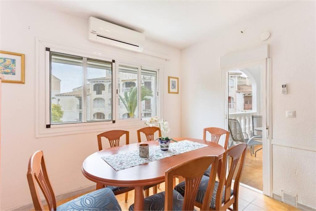 Beautiful Apartment With 2 Bedrooms Close To Beach 또레비에하 외부 사진