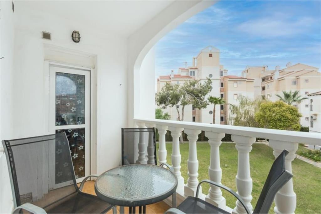 Beautiful Apartment With 2 Bedrooms Close To Beach 또레비에하 외부 사진