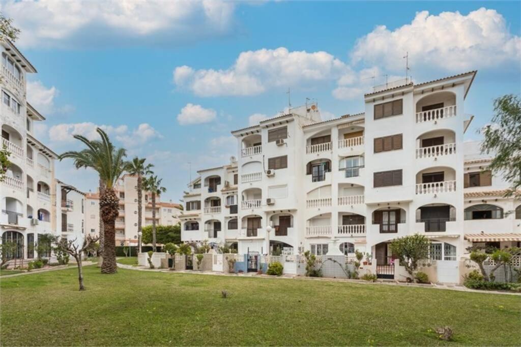 Beautiful Apartment With 2 Bedrooms Close To Beach 또레비에하 외부 사진