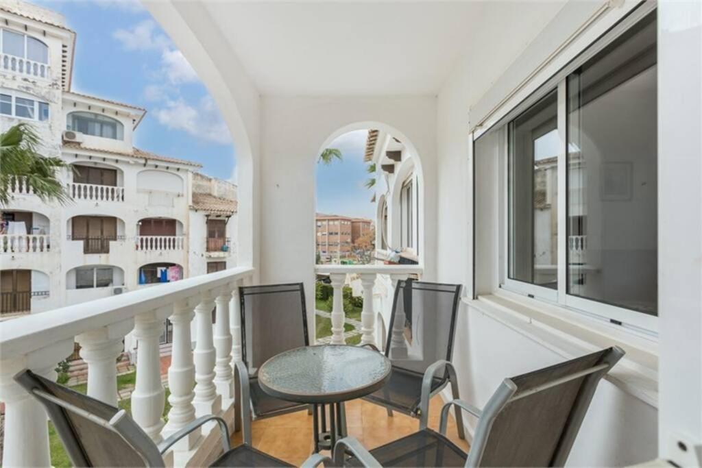 Beautiful Apartment With 2 Bedrooms Close To Beach 또레비에하 외부 사진
